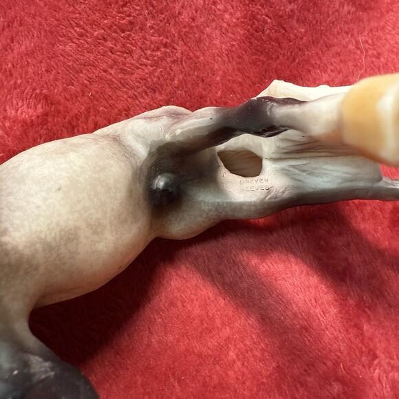 Breyer Reeves Mesteno Monte'ga Mustang Horse Classic Gray Dapple - Picture 6 of 6